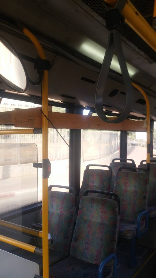 אוטובוס ישן, מתקנים איך שאפשר (צילום: אולג שניט)